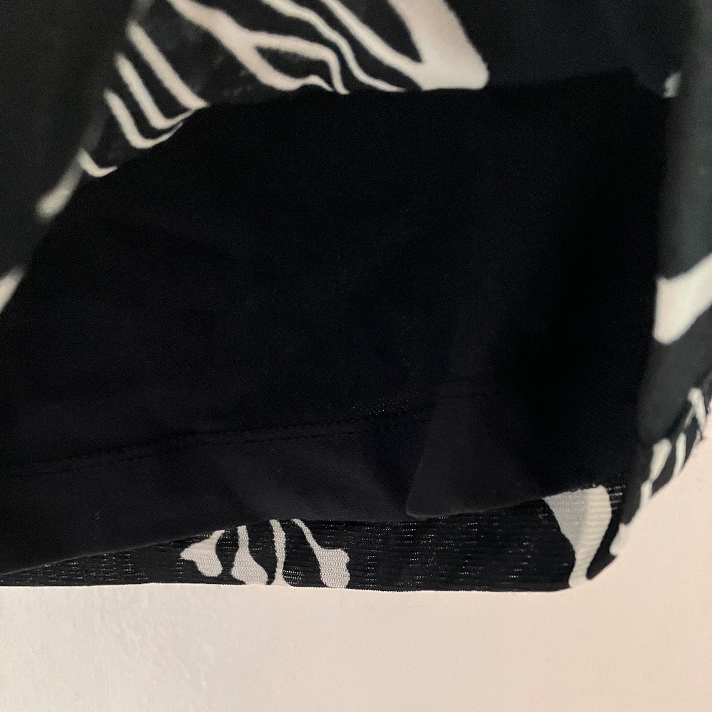 GUESS BLACK &WHITE FLORAL HALTER - Picture 7 of 14
